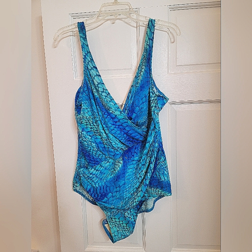 Ladies Miraclesuit blue & turquoise plus size 18